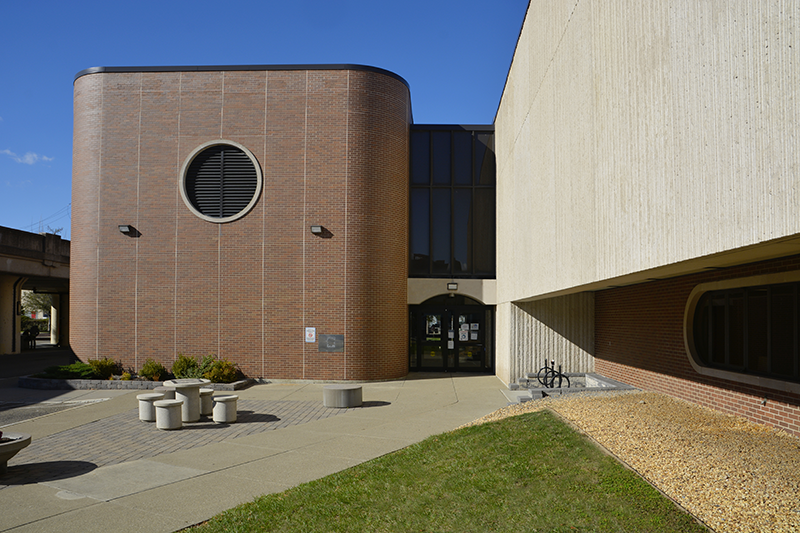 Steele Memorial Library building