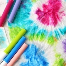 Tie Dye colore shirt and markers